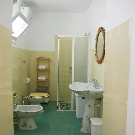 Holiday home Eden Garden -historic Big House Near Station & Sea