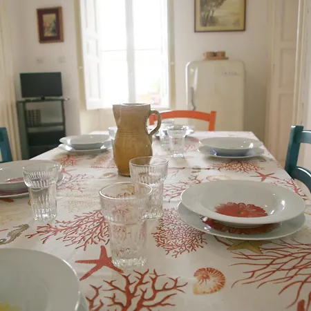 Eden Garden -historic Big House Near Station & Sea Holiday home *