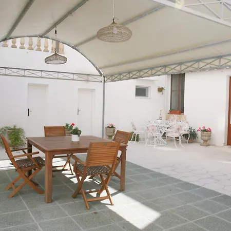 Holiday home Eden Garden -historic Big House Near Station & Sea *