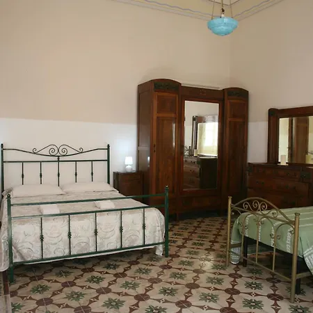 Eden Garden -historic Big House Near Station & Sea Holiday home